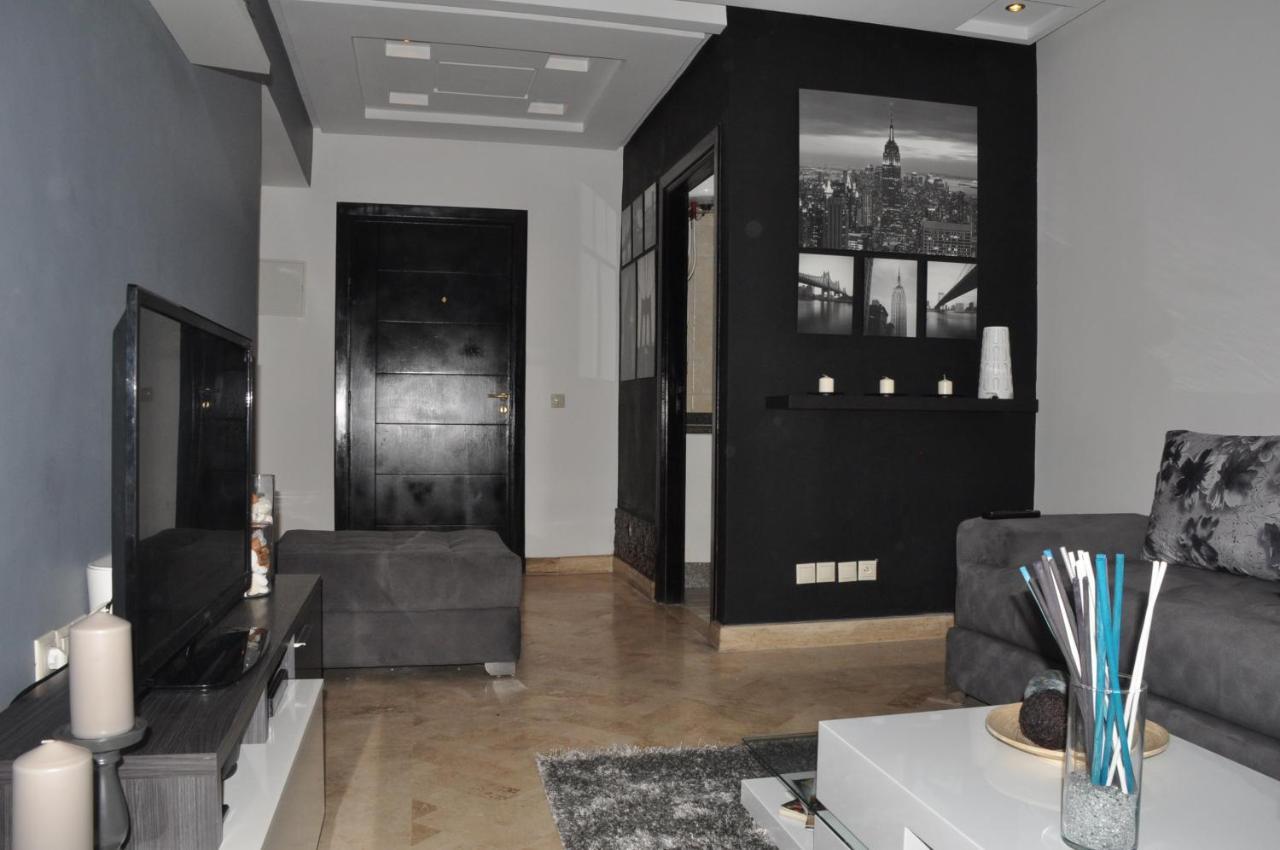 Val Fleuri Apartment With Balcony, Casablanca Bagian luar foto