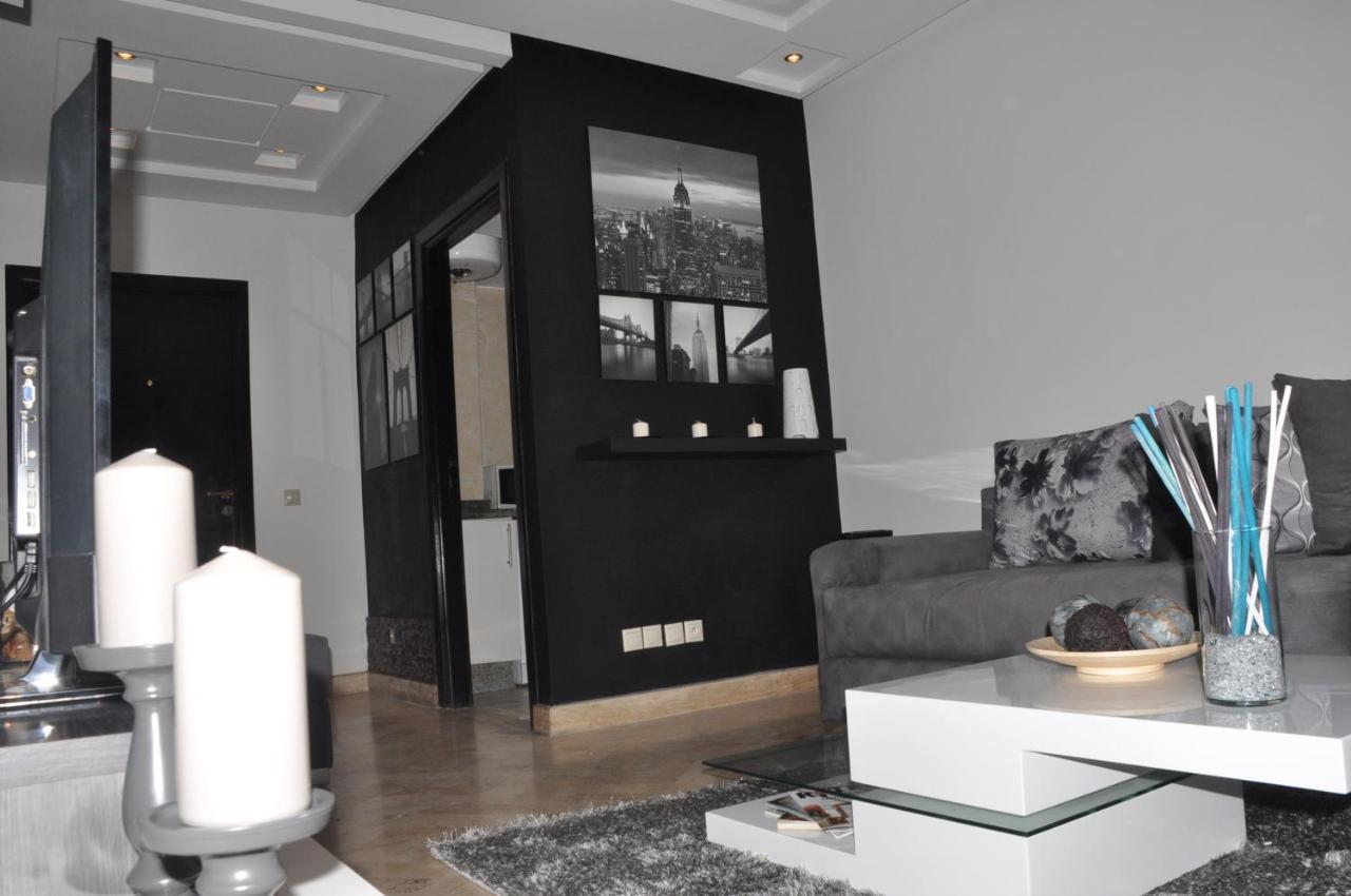 Val Fleuri Apartment With Balcony, Casablanca Bagian luar foto