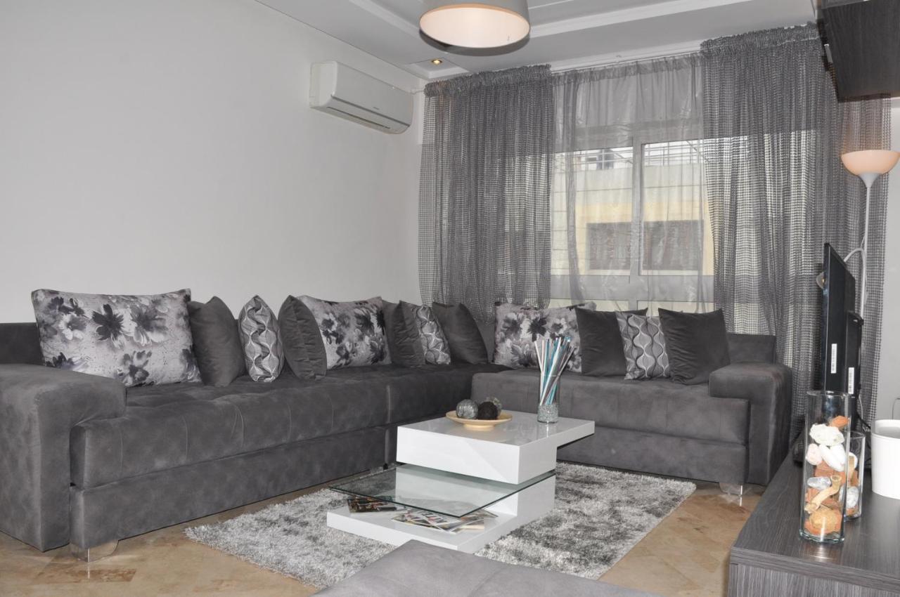 Val Fleuri Apartment With Balcony, Casablanca Bagian luar foto