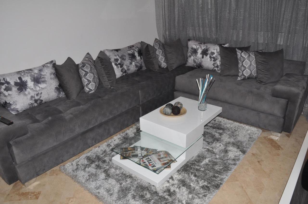 Val Fleuri Apartment With Balcony, Casablanca Bagian luar foto
