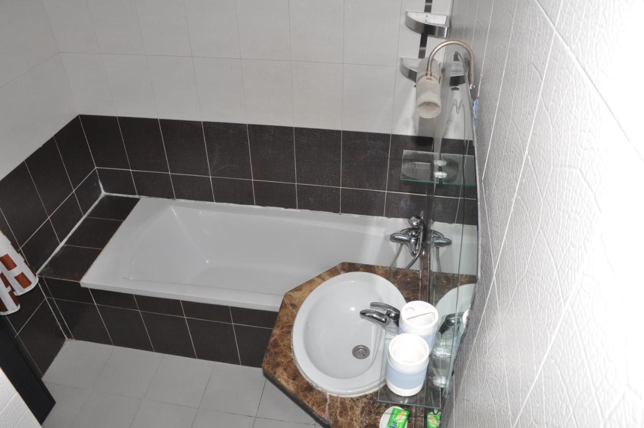 Val Fleuri Apartment With Balcony, Casablanca Bagian luar foto
